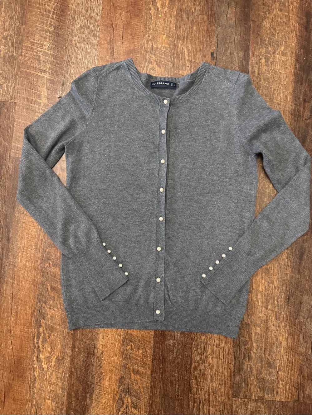Zara Gray Pearl-Button Crewneck Cardigan Sweater Size Medium Old Money Preppy